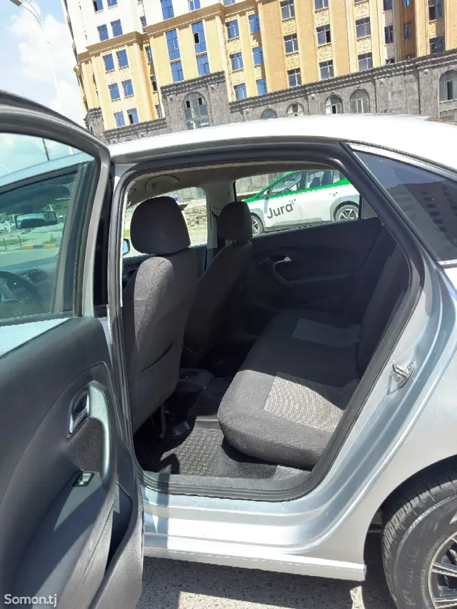 Volkswagen Polo 2015 · 1.6 AT