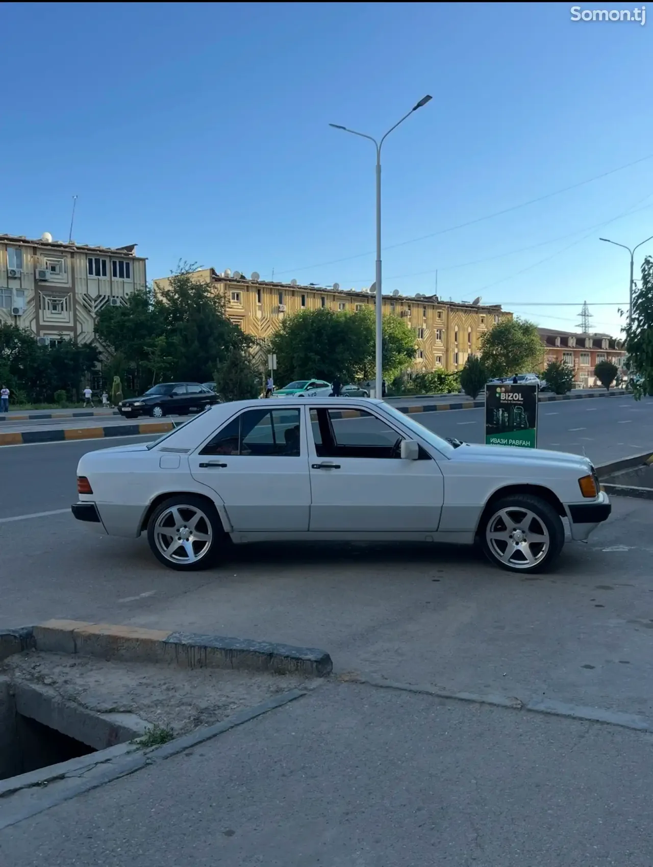 Mercedes-Benz W201 1991 · 1.8 MT