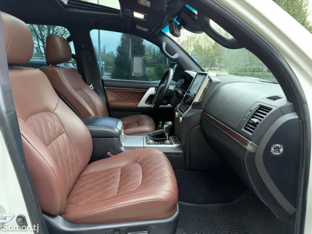 Toyota Land Cruiser 2018 · 4.5 AT