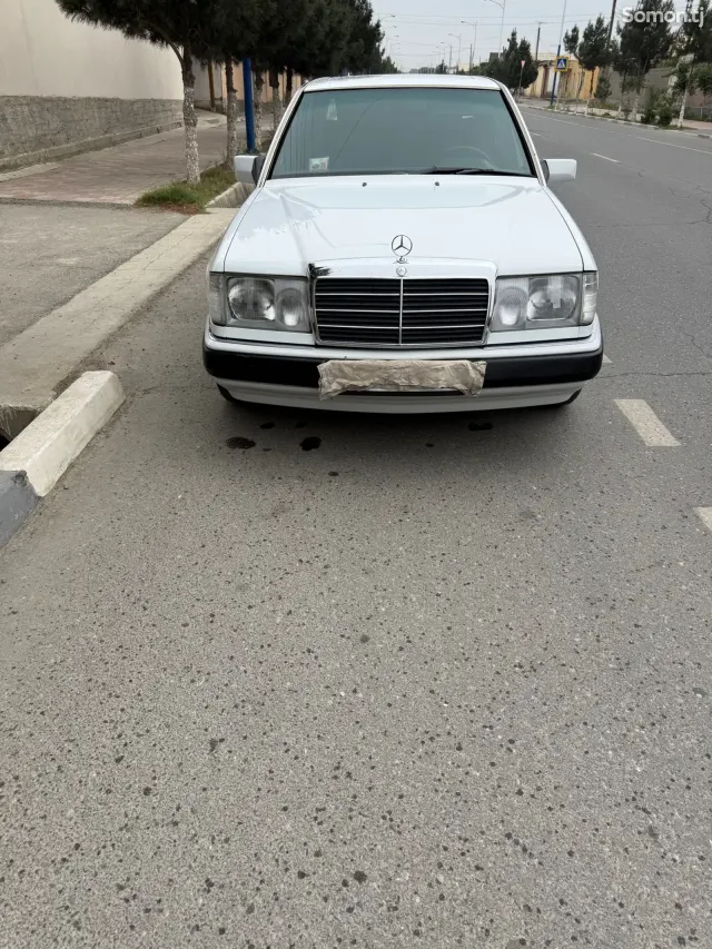 Mercedes-Benz W124 1991 · 2.0 MT