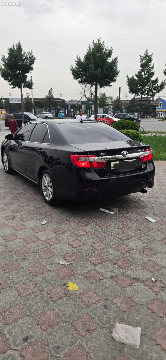 Toyota Camry 2014 · 2.4 AT