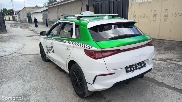 BYD E2 2022 · AT