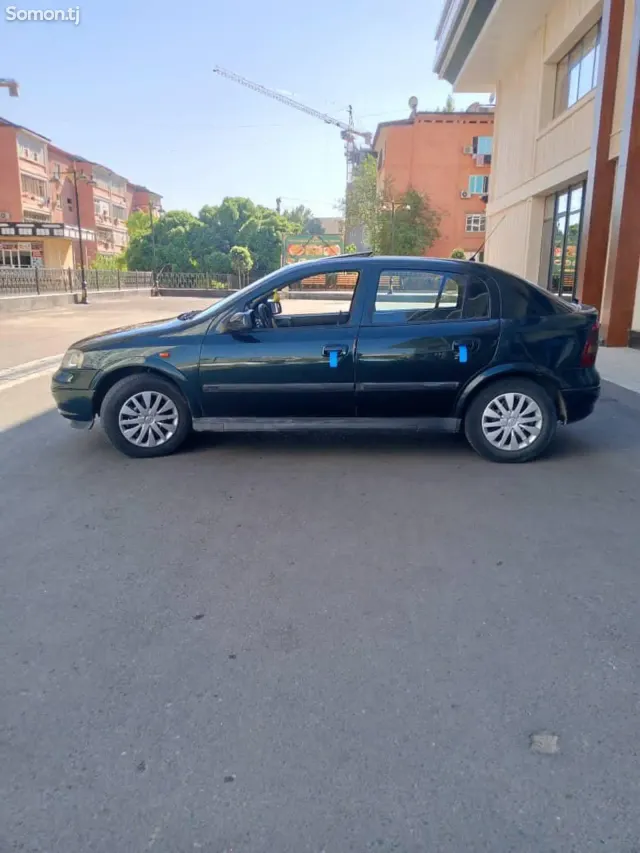 Opel Astra G 1998 · 1.6 MT