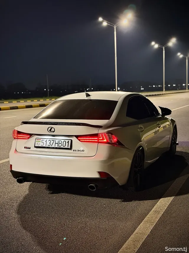 Lexus IS series 2015 · 2.5 AT