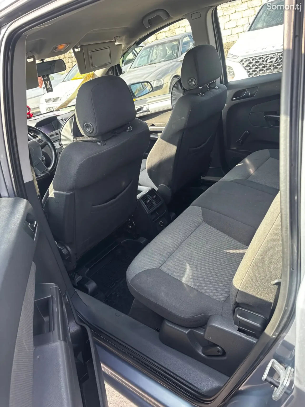 Opel Zafira 2006 · 1.9 MT