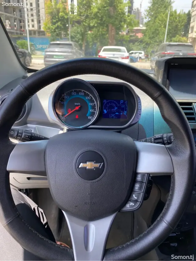 Chevrolet Spark 2014 · 1.0 AT