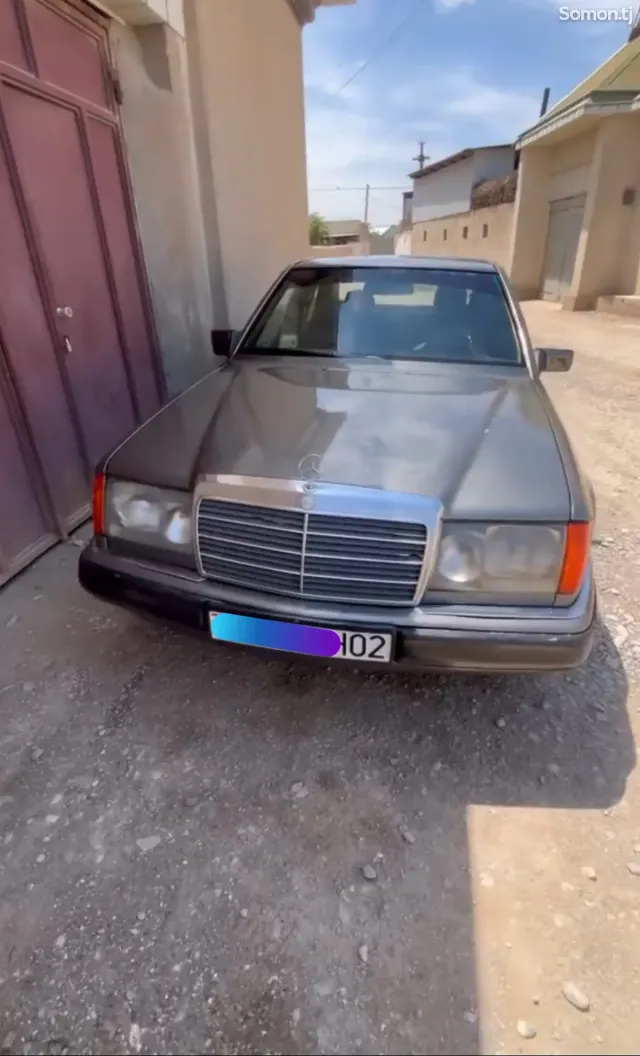 Mercedes-Benz W124 1993 · 2.3 MT