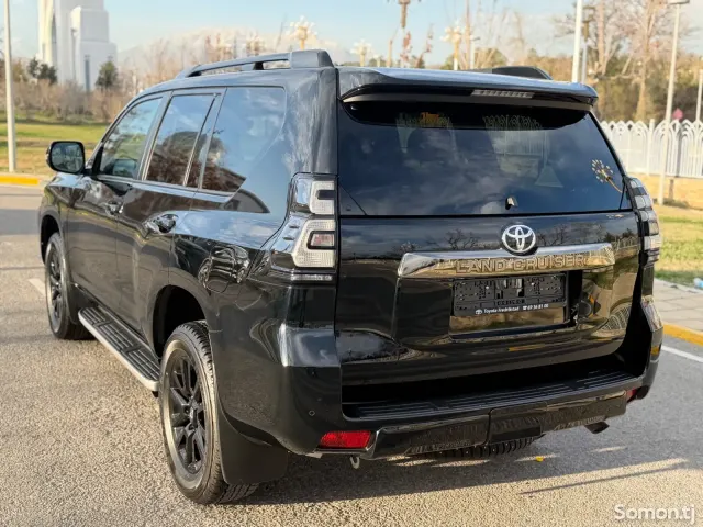 Toyota Land Cruiser Prado 2022 · 3.0 AT