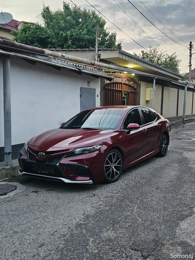 Toyota Camry 2018 · 2.5 AT