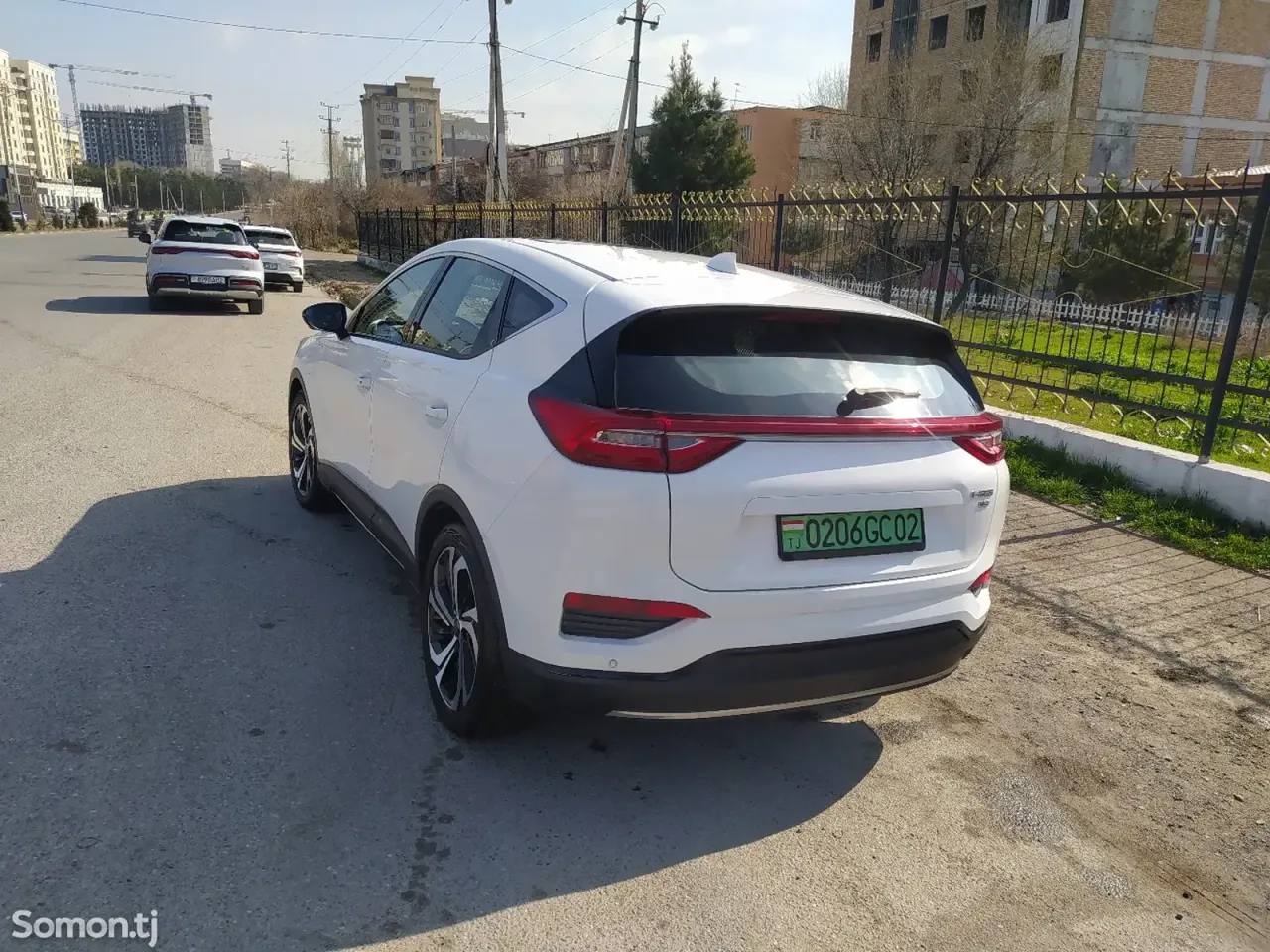 Hongqi E-HS3 2019 · AT
