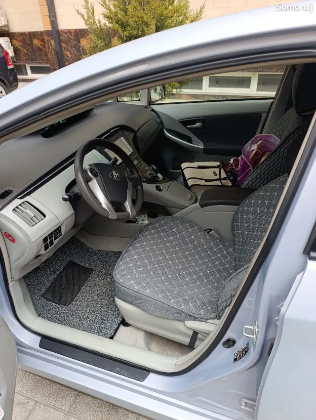 Toyota Prius 2010 · 1.8 AT