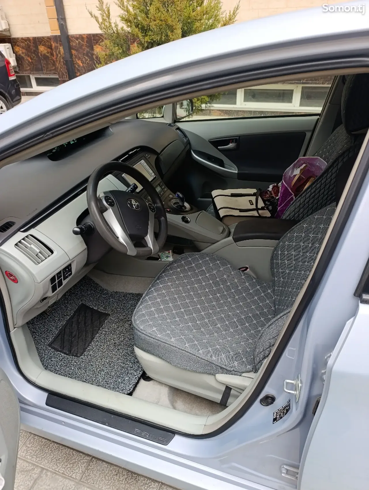 Toyota Prius 2010 · 1.8 AT
