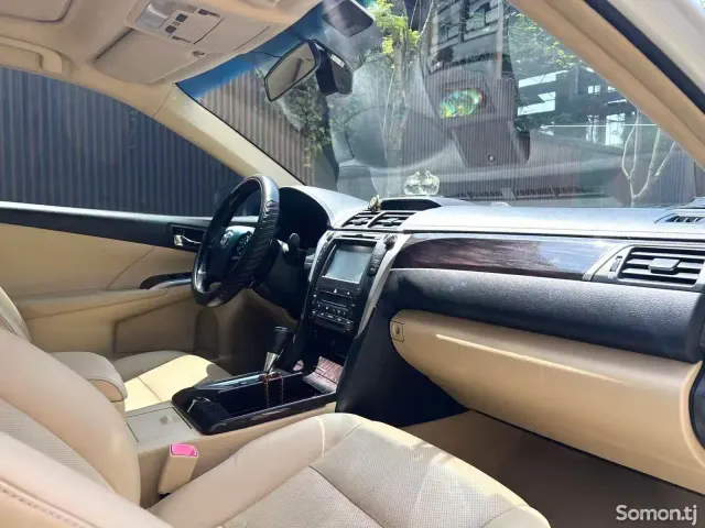 Toyota Camry 2015 · 2.5 AT