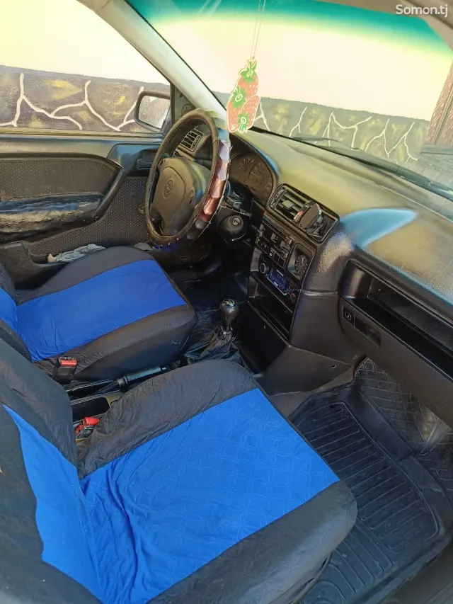 Opel Astra F 1993 · 1.6 MT