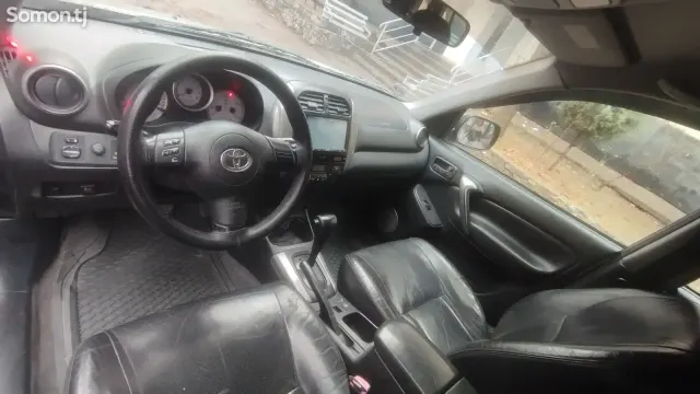 Toyota RAV 4 2002 · 2.0 AT
