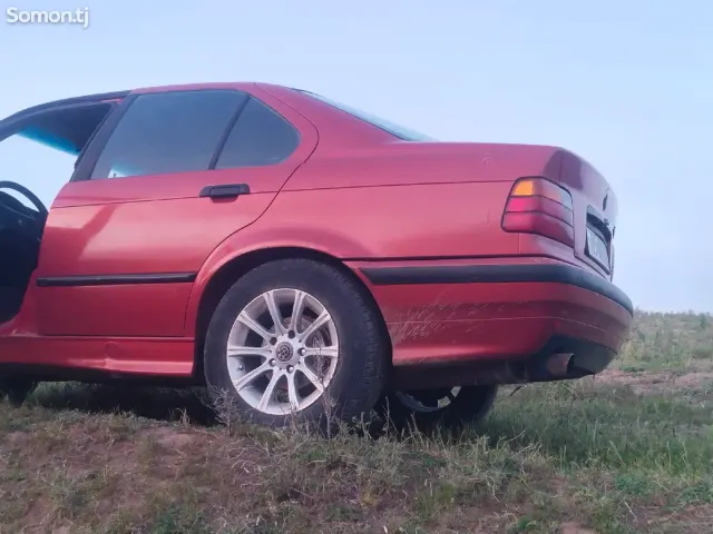 BMW 3 series 1995 · 1.6 MT