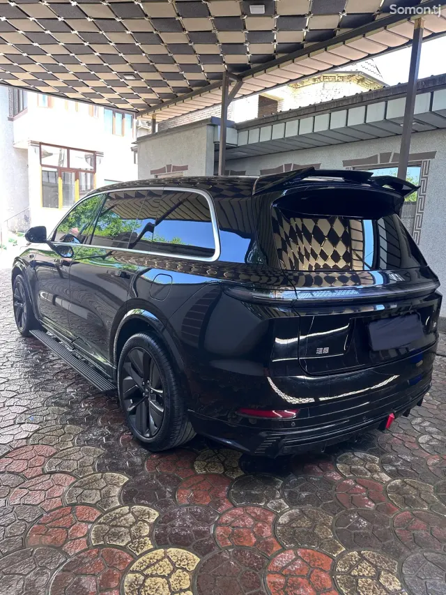 Li Auto (Lixiang) L9 2025 · 2.0 AT