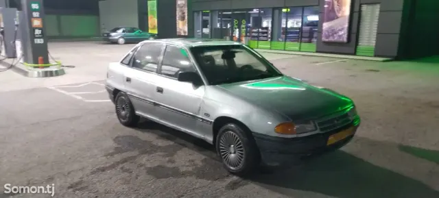Opel Astra F 1992 · 1.6 MT