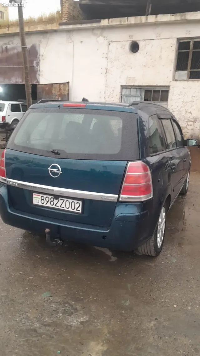 Opel Zafira 2006 · 2.2 AT