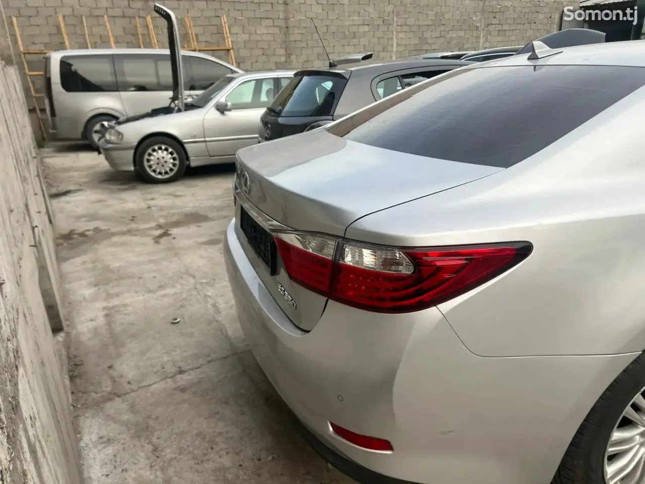 Lexus ES series 2014 · 3.5 AT
