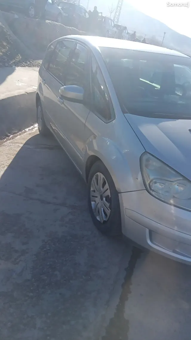 Ford Focus C-Max 2008 · 2.3 AT