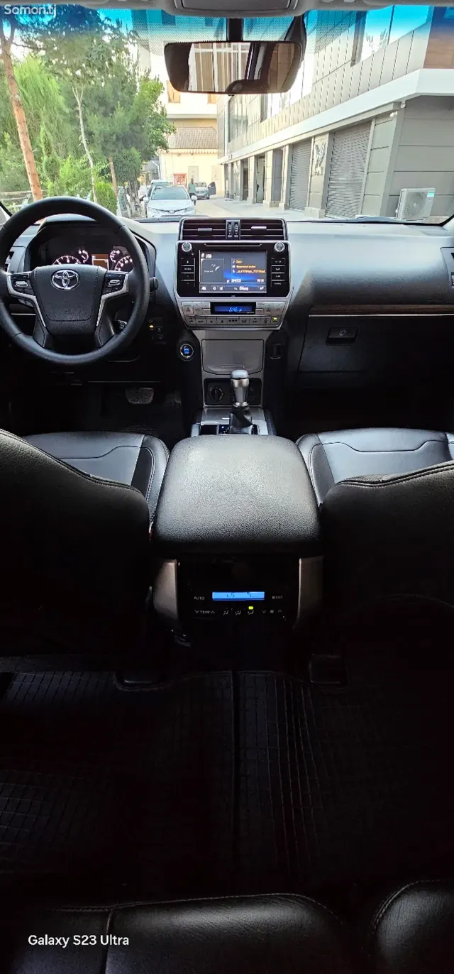 Toyota Land Cruiser Prado 2019 · 2.8 AT
