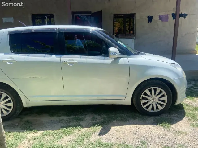 Suzuki Swift 2007 · 1.3 AT