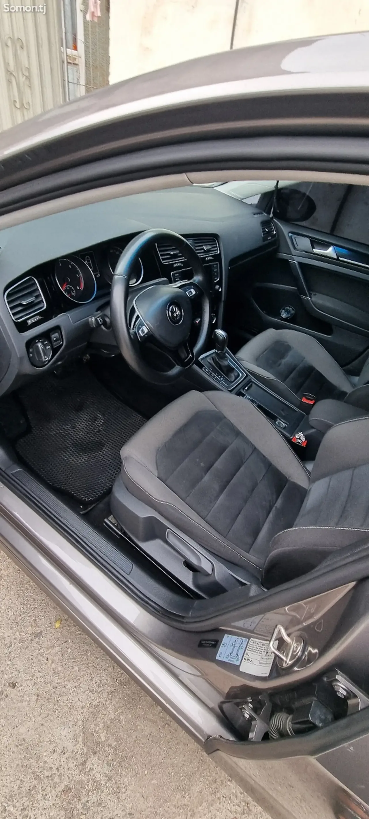 Volkswagen Golf 2015 · 1.6 AT