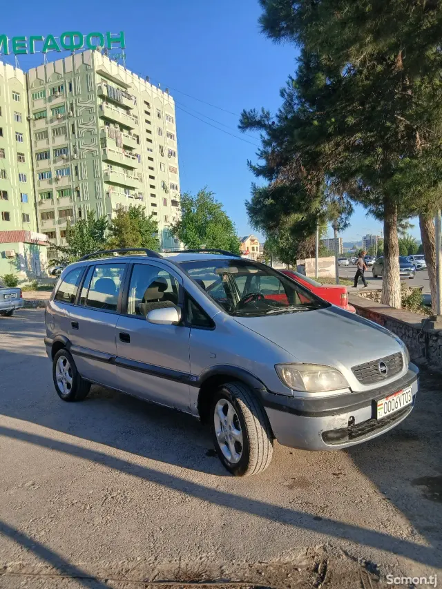 Opel Zafira 2002 · 2.2 MT