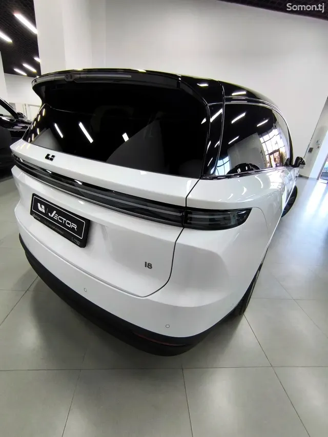 Li Auto (Lixiang) i8 2025 · AT