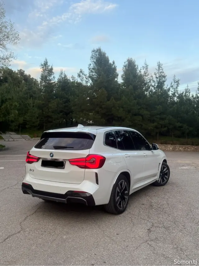 BMW iX 2025 · 3.0 AT