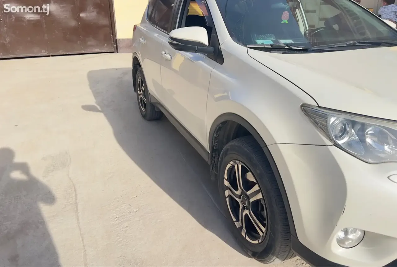 Toyota RAV 4 2015 · 2.5 AT