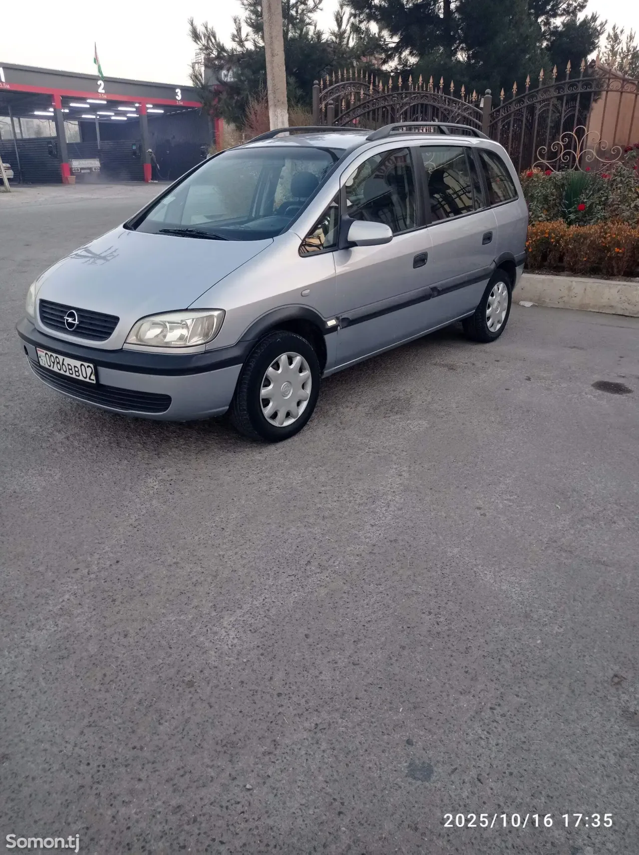 Opel Zafira 1999 · 1.6 MT