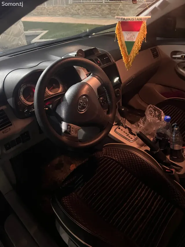 Toyota Corolla 2012 · AT