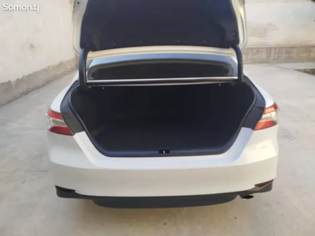 Toyota Camry 2018 · 2.5 AT
