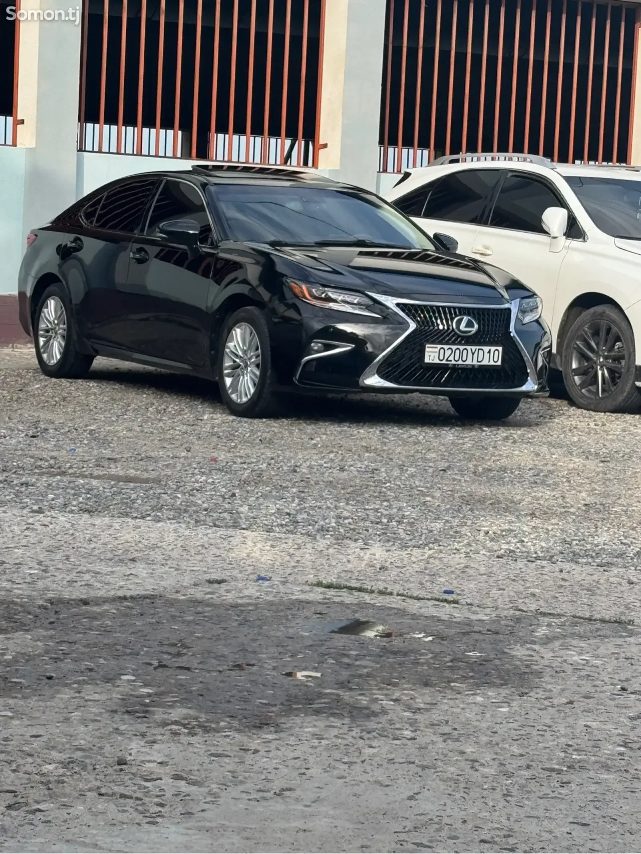 Lexus ES series 2013 · 3.5 AT