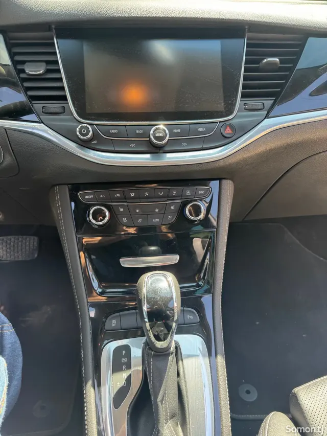 Opel Astra K 2017 · 1.4 AT