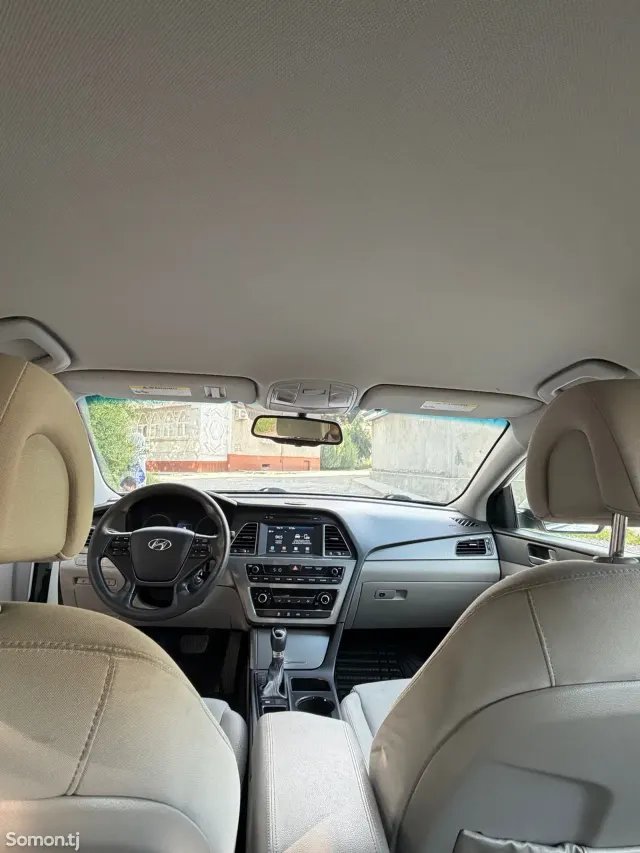 Hyundai Sonata 2017 · 2.4 AT