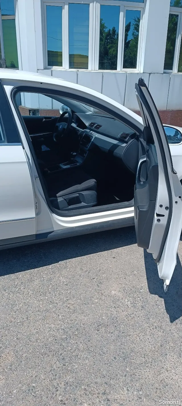 Volkswagen Passat 2010 · 2.0 AT