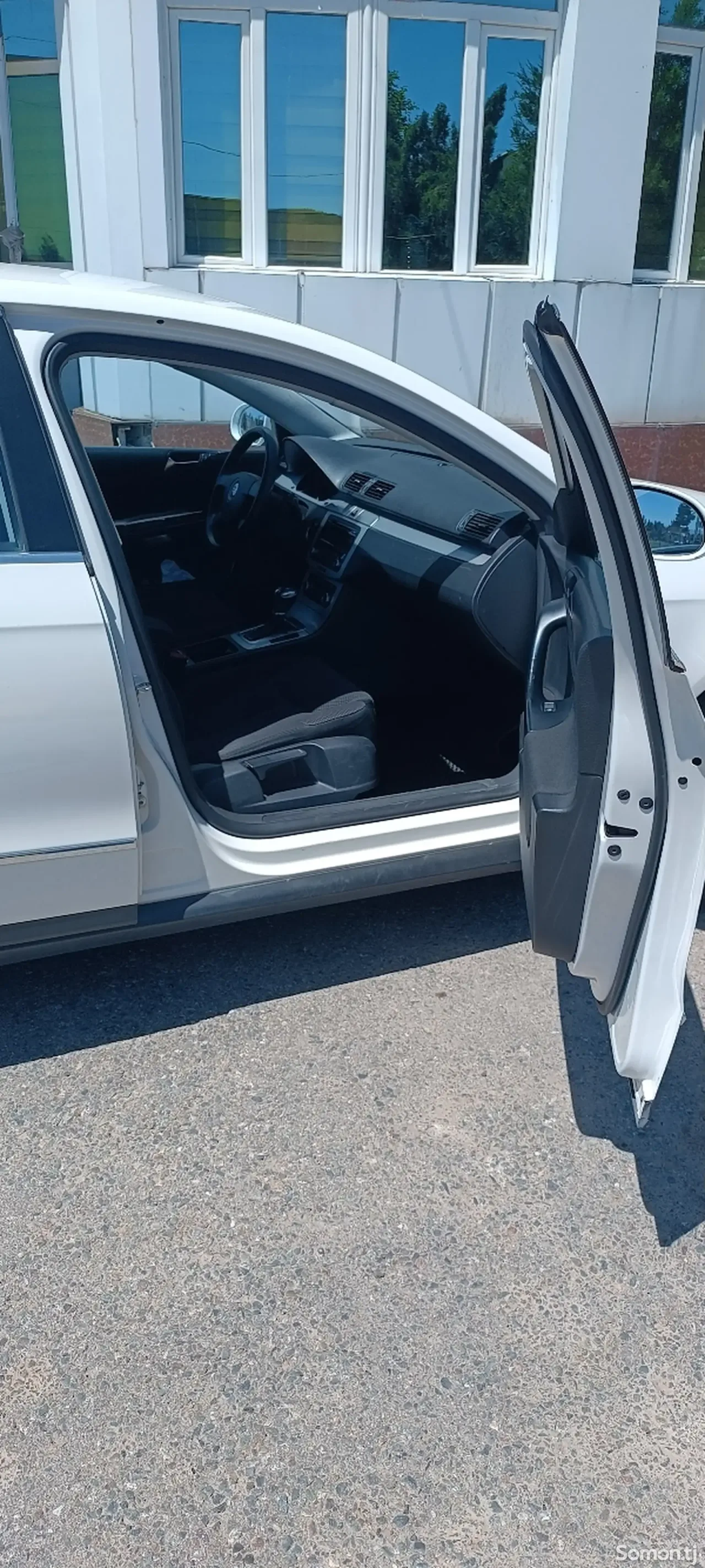 Volkswagen Passat 2010 · 2.0 AT