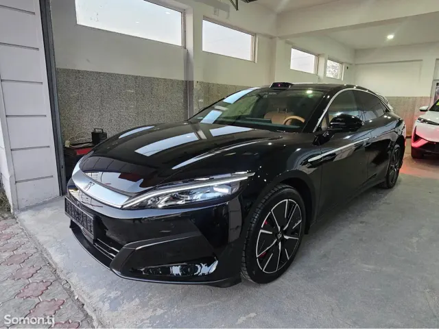 BYD Han EV 2025 · AT