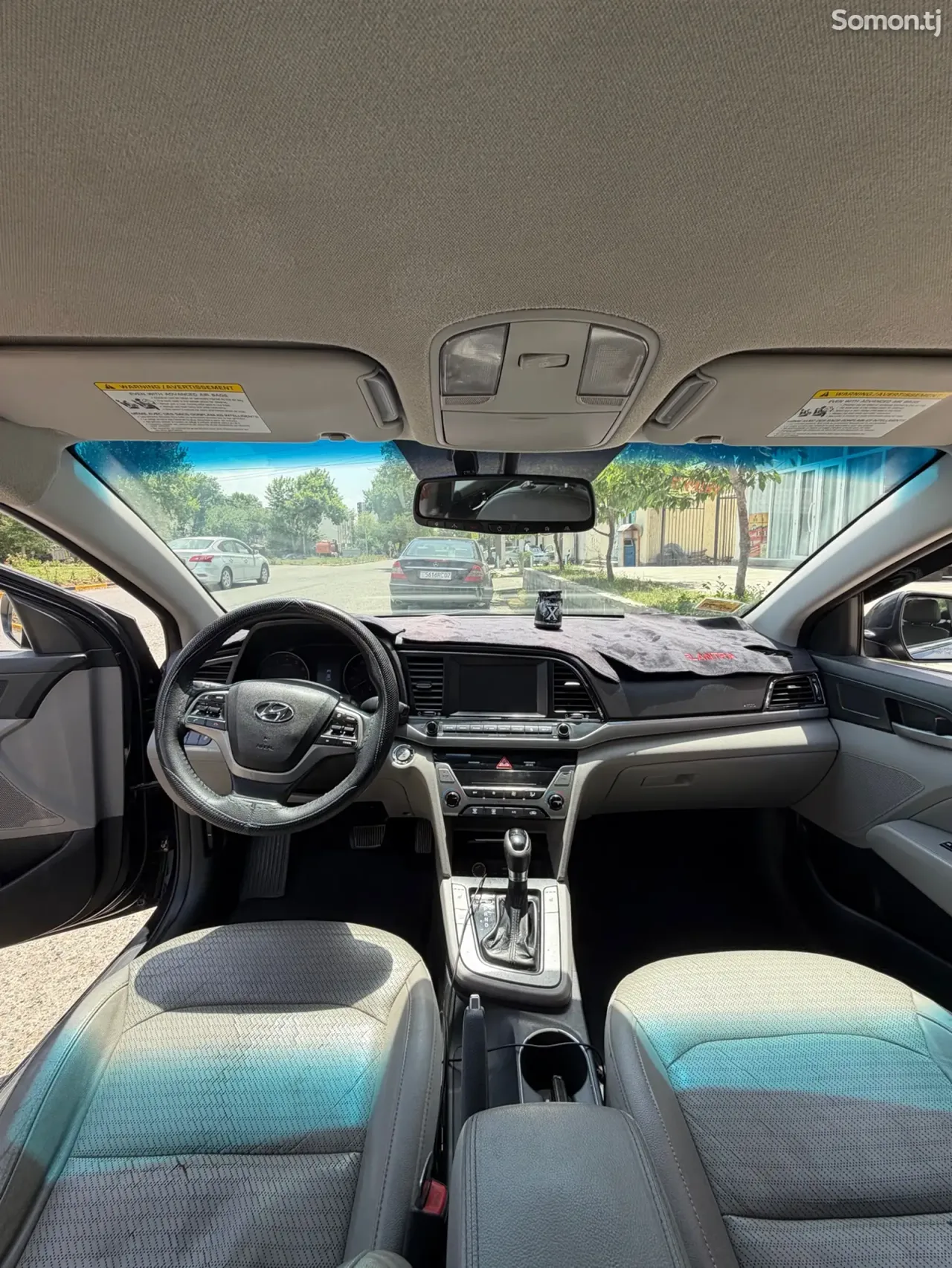 Hyundai Elantra 2017 · 2.0 AT