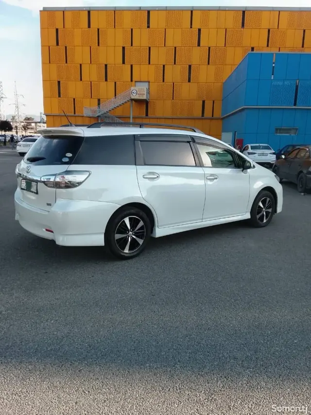 Toyota Wish 2015 · 1.8 AT