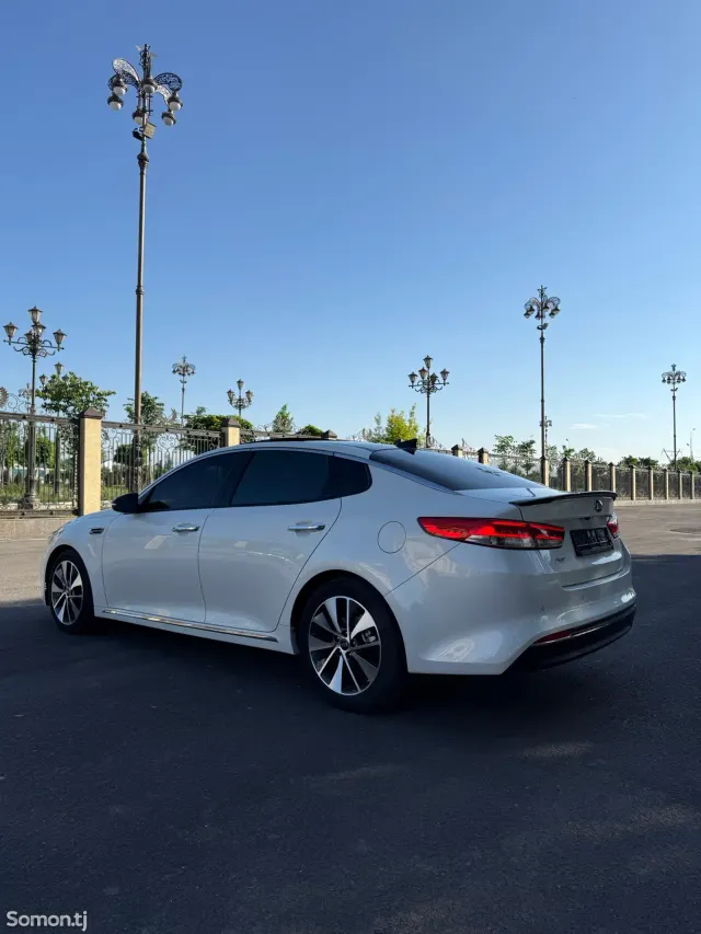 Kia K5 2015 · 2.0 AT