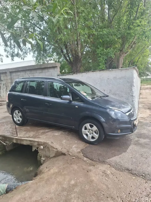 Opel Zafira 2006 · 1.8 MT
