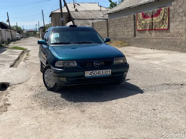 Opel Astra F 1998 · 1.6 MT