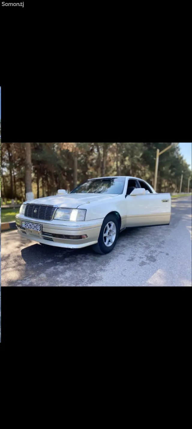 Toyota Crown 1995 · 2.5 AT