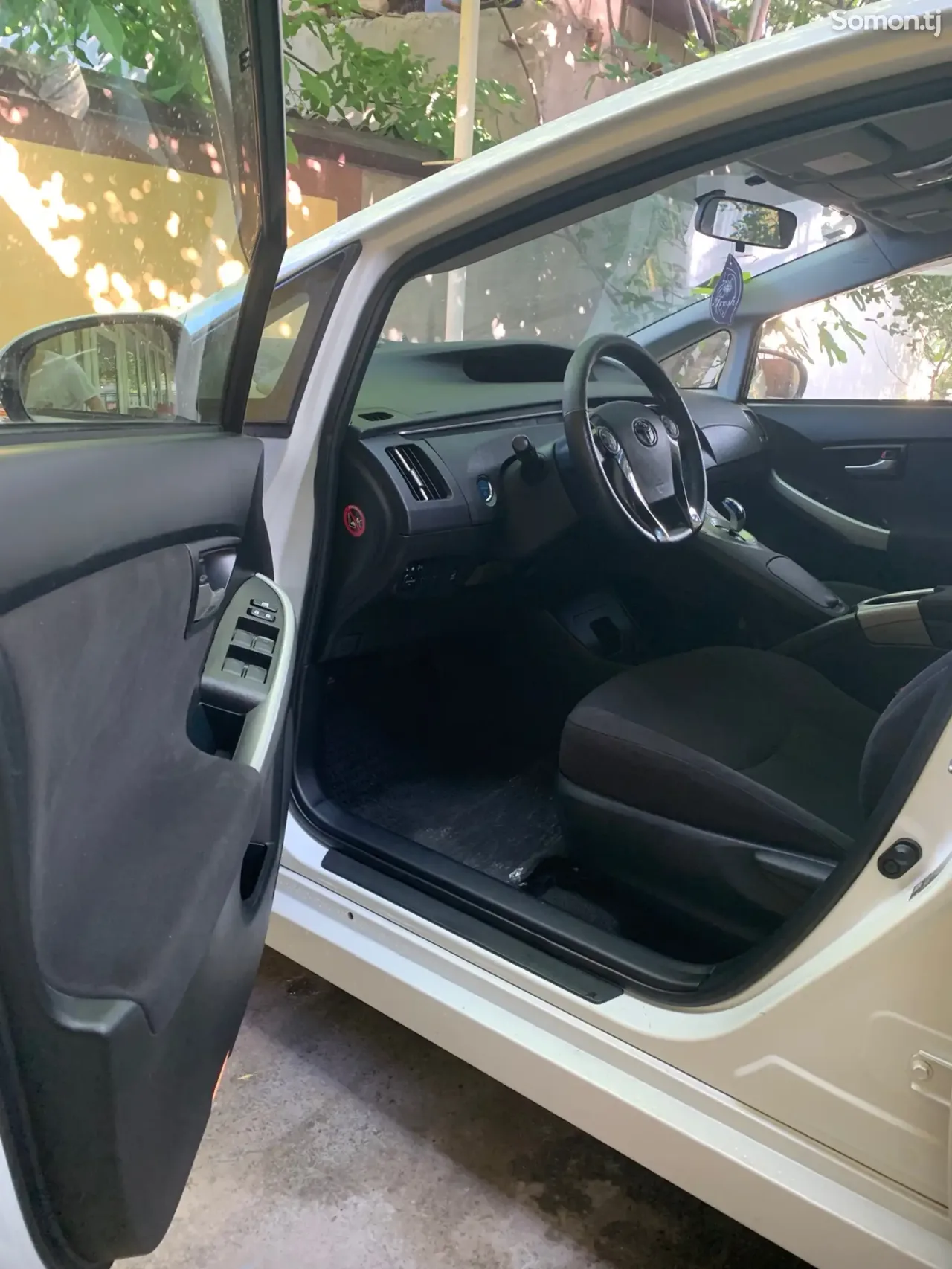 Toyota Prius 2014 · 1.8 AT