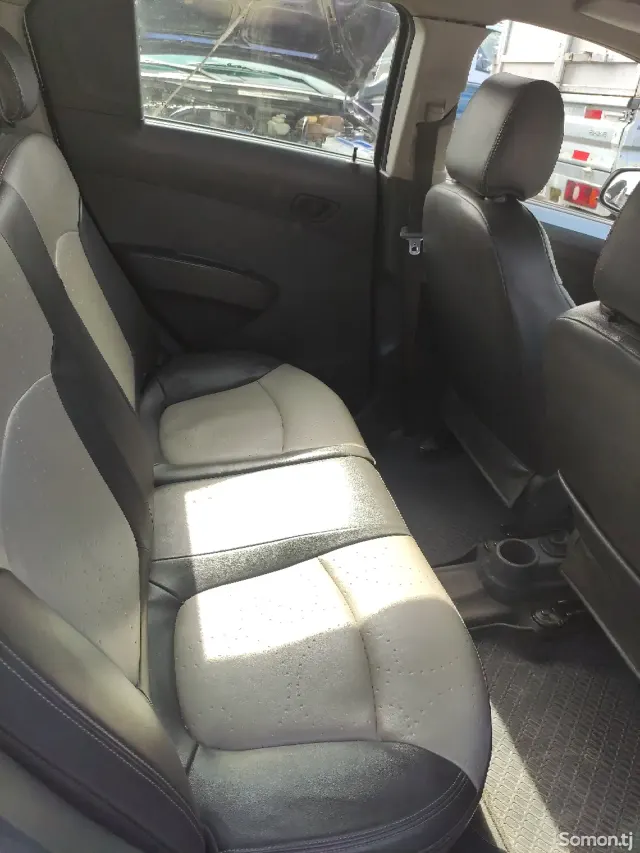 Chevrolet Spark 2011 · 1.3 MT