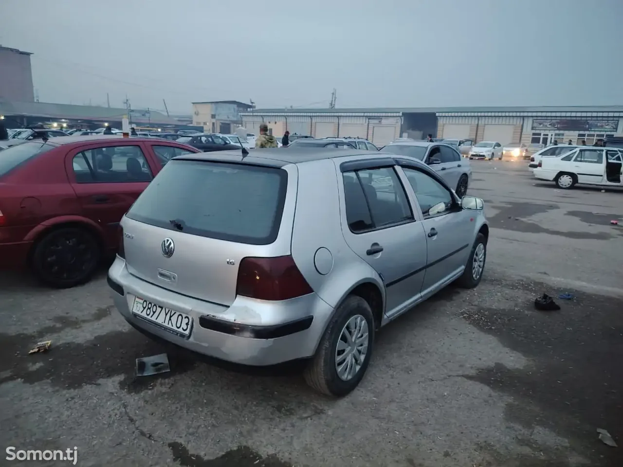 Volkswagen Golf 1999 · 1.6 MT